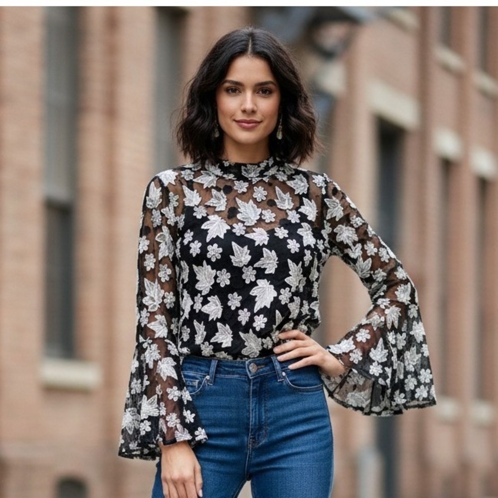 Miss Cocoa Black White Floral Lace Mock Neck Bell Sleeve Blouse G‎ Petite